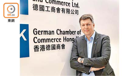 香港德國商會總裁寧馬克指，零售業界反映生意下滑。