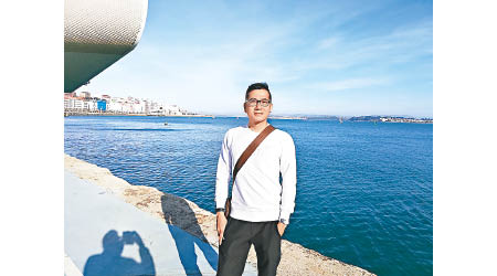 港人Steven表示，西班牙的生活較輕鬆，周末往往可以行山和到海邊散步。