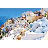 希臘的藍白小屋聞名於世，不少建於桑托林島上。