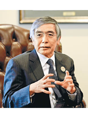 日本央行行長黑田東彥表明積極買債的立場。