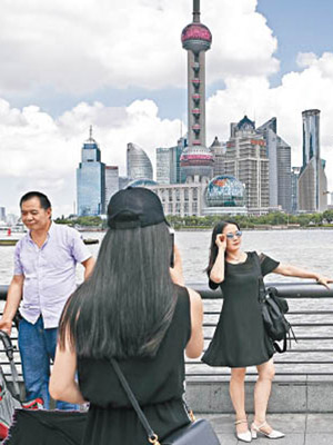 中國獲兩大國際評級機構調高經濟增長預測。