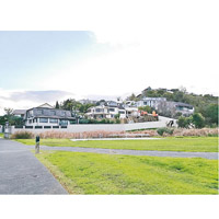 奧克蘭的樓價貴絕新西蘭，這些奧克蘭的小豪宅，約售六百萬至一千萬港元。