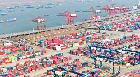 中國去年全年進出口總值增長1.9%。（中新社圖片）