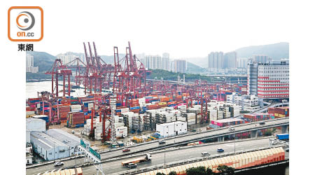 去年12月的香港港口貨櫃吞吐量為161.7萬個標準箱。