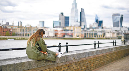 英國意外地有逾七成民眾認為，不能靠美國保衞自身安全。