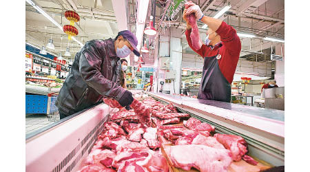 內地豬肉價格錄得按年跌幅。（中新社圖片）