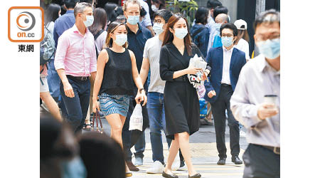 四成香港女性憂慮目前的退休計劃或儲備不足，導致退休後生活資金出現缺口。