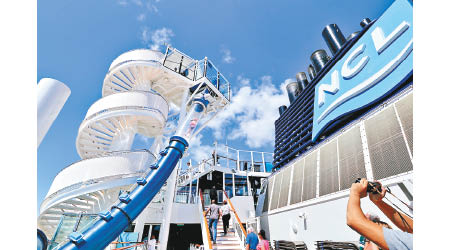 Norwegian Cruise去年收入暴跌，但CEO照加人工。