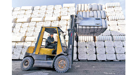 棉花期貨價格幾乎衝上近3年高位。