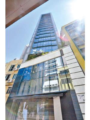 位於中環荷李活道的商廈C Wisdom Centre樓面面積共約23,889方呎。