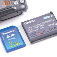 支援SD/SDHC記憶卡，採用的薄電池非常耐用。