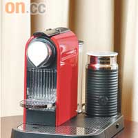 Nespresso CitiZ & Milk單頭自動蒸氣式咖啡機連鮮奶發泡器 $3,688（a）<BR>只備有紅色機身的咖啡機連鮮奶發泡器，可為大家將鮮奶加熱打成細滑泡沫，想花點心思炮製其他口味咖啡例如Cappuccino都絕無難度。