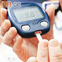 市民定期進行血糖測試，可監察血糖水平。