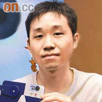 十九歲的陳先生因患上青光眼，導致右眼視力一度只得百分之三至四。