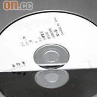 除了iPod，用戶亦可選擇播放CD或以MP3格式燒錄的CD-R/RW。