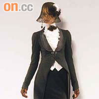 仿Tuxedo的設計，於女性溫柔中增添硬朗感。