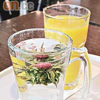 落水即開花的「花球」，熱茶也成為視覺享受。CHF5.5（約HK$40）。