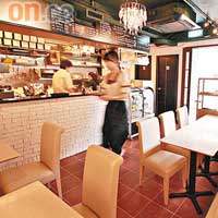 簡單舒適的小Cafe格局，服務員亦能說日語，方便招呼日本同鄉。