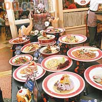 樂園及酒店內的餐廳均有萬聖節主題特色美食。