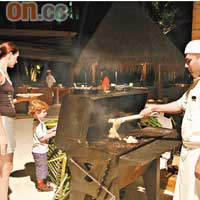 集國際美食於一身的Javvu，晚上會舉行海灘BBQ晚餐。