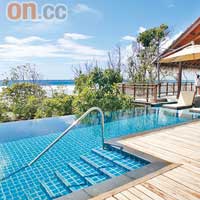 Tree House Villa的泳池，面向壯麗的印度洋，置身其中，你便會明白何謂海天一色。