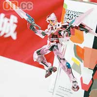 Robot魂系列有今年熱爆的Gundam OO，透明紅特別版滿有GN粒子化感覺。售價：$220