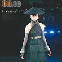 名模杜鵑率一眾模特兒展示Chanel充滿中國色彩的新裝。