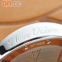 腕錶的側面刻上「I Love Valmont」字樣，是兩者合作的尊貴象徵。