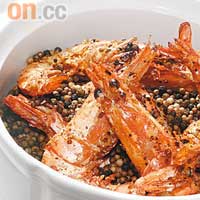 葡國三色胡椒焗大蝦 $288六隻（需預訂）<BR>將黑胡椒、白胡椒及青胡椒混和烹調，令大蝦集辛辣、香味於一身；越南大蝦鮮甜多肉，煮得入味，是Dennis的必食推介。