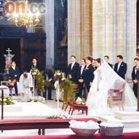 趙式平與法籍男友在巴黎一教堂內舉行婚禮。