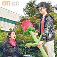 巨型玫瑰也是配合年初一情人節的主打Product。