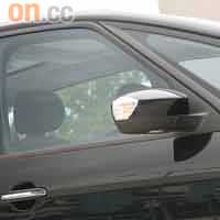 倒後鏡指揮燈加上車身盲點少，兩者均有助提升行車安全。