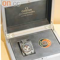 錶盒內印有Apollo-Soyuz太陽神──聯合號太空會合的標誌。