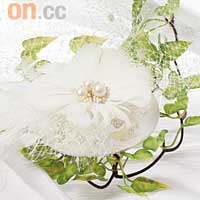 Berfa Wedding白色羽毛花小帽 $599（C）