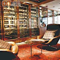 Berrys' Fine Wine Reserve設有32個酒櫃，為客戶儲放心愛洋酒，亦設有試酒區及投資洋酒顧問服務，大家亦可透過此店，報名各類洋酒課堂及品酒會。