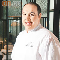 首次來港的Chef Mickael le Calvez非常年輕，曾跟隨法國米芝蓮3星名廚Chef Michel Trama工作5年，創出極具立體感的菜式。