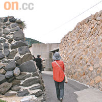 3至4米高的石牆，既可防風又可防潮。