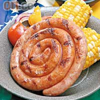 南非雜肉腸<br>雜肉腸中包含豬肉、牛肉及羊肉，是傳統的南非食譜，腸中加入芫荽、黑椒及豆蔻等，帶出肉的鮮香，輕烚後再用烤爐烤香即可，味濃可口。