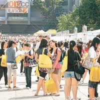 大學生活的交友層面廣闊，同學可透過參與課外活動，以及課堂上的小組習作結識朋友。