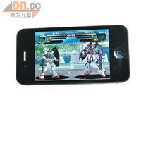 iPhone版《Gundam Fighting Spirits》為高達格鬥遊戲，出招流暢，只係現場試玩版冇得雙打。推出日期：待定、平台：iPhone