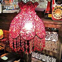 懷舊串珠枱燈，$260。