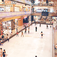 CentralWorld是泰國首個商場溜冰場，備受矚目。