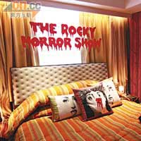酒店以《The Rocky Horror Show》為題，推出主題套房，玩味十足。