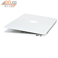 機身厚度僅有3~17mm，比上一代MacBook Air更薄。