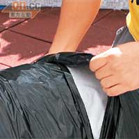 原來在曬棉被時蓋上黑色垃圾膠袋，就可以輕易殺滅塵蟎。