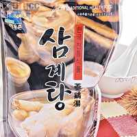 蔘雞湯 $55（c）<BR>人蔘雞湯可謂韓國最傳統的宮廷滋補菜式，在家中熬煮甚花時間，選這款真材實料的蔘雞湯，只要簡單加熱即可品嘗，全身暖笠笠。