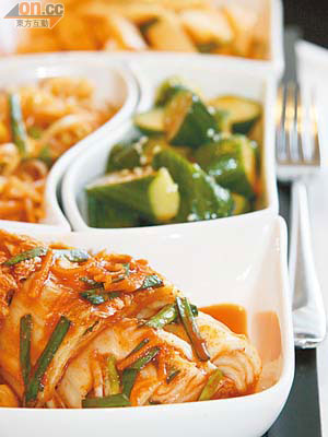 自家醃製的泡菜備有不同口味，每天輪流供應，作為前菜認真開胃。