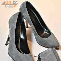 灰色麖皮高跟鞋 $4,160