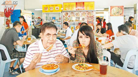 周中師傅與靚女模特兒最鍾意新蘇蘭區麵食，食到停唔到口。