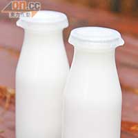 廣瀨牧場牛奶，雖沒嘜頭，但保證自家出品。$180（約HK$17）。